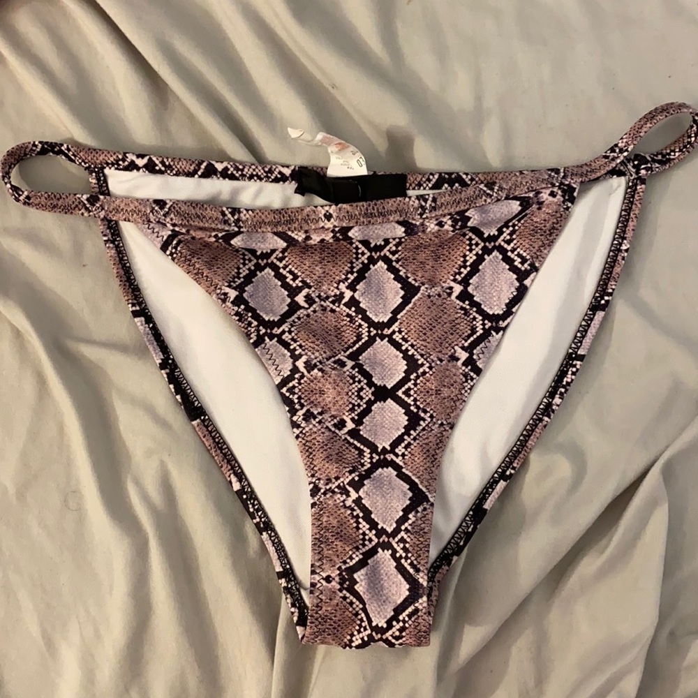 MISGUIDED SNAKE PRINT BIKINI BOTTOMS
